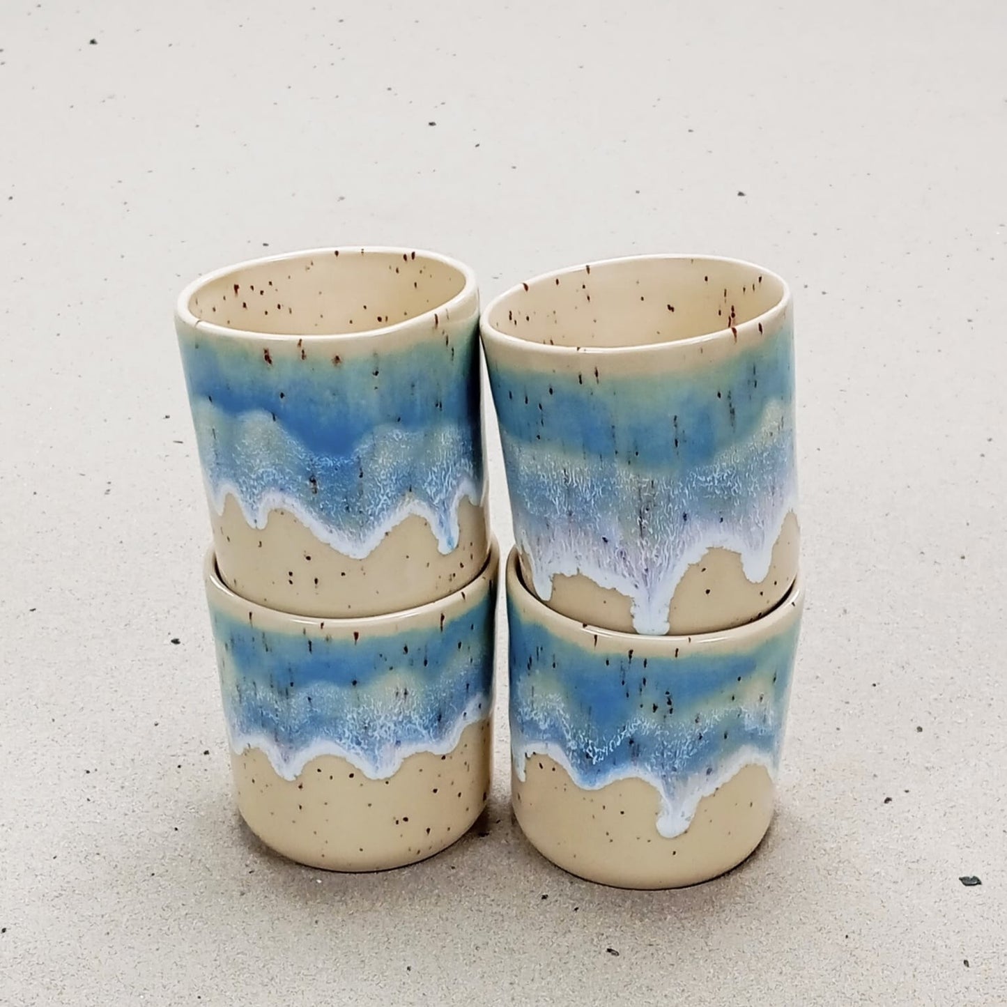 Becher WELLEN hellblau gesprenkelt