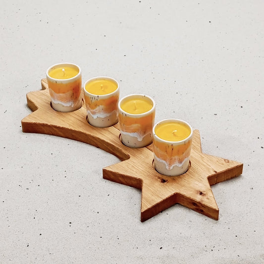 SET Kerzenhalter mit 4 Bienenwachskerzen im gelben Keramikbecher